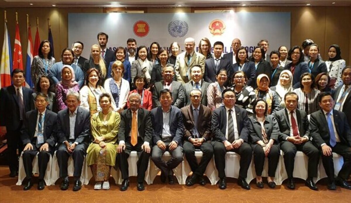 Groupe de représentants de l'ONU et de l'ASEAN lors du 5e Dialogue régional au Viet Nam, en décembre 2019.