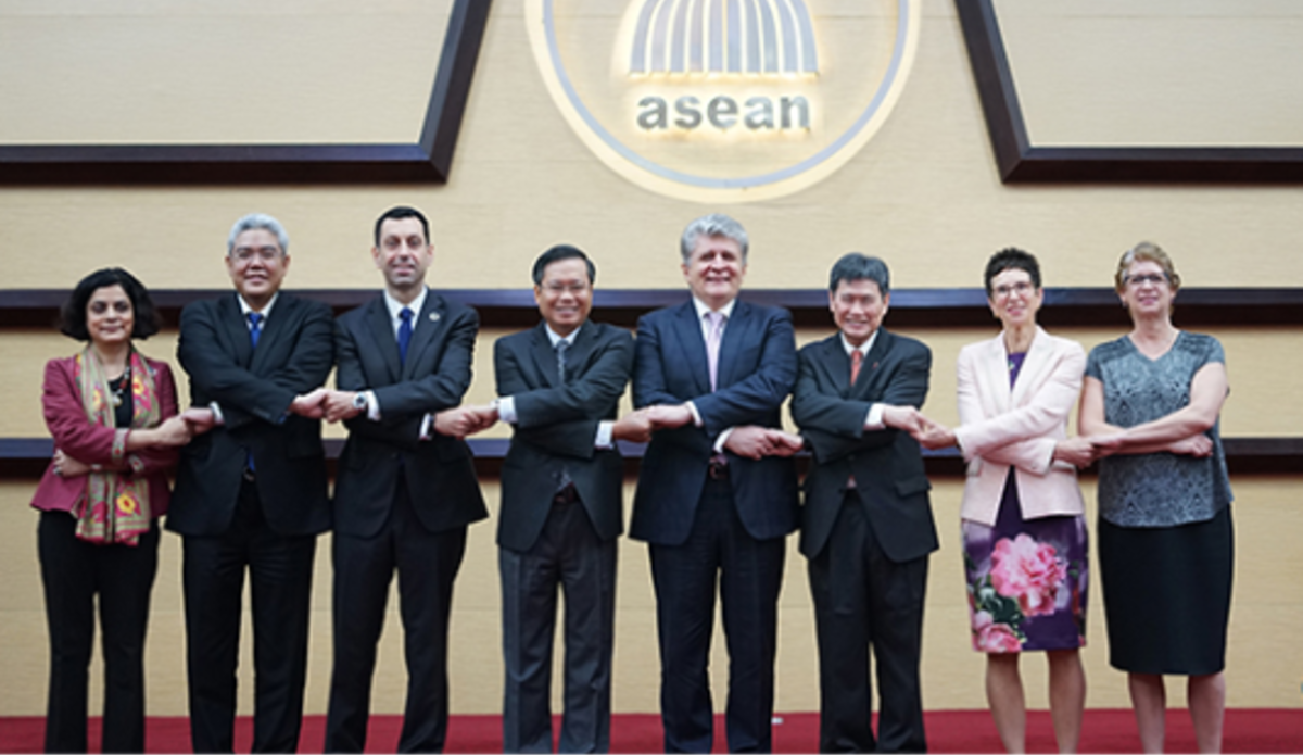 Funcionarios de la ONU y de ASEAN en Yakarta (Indonesia), abril de 2018. 