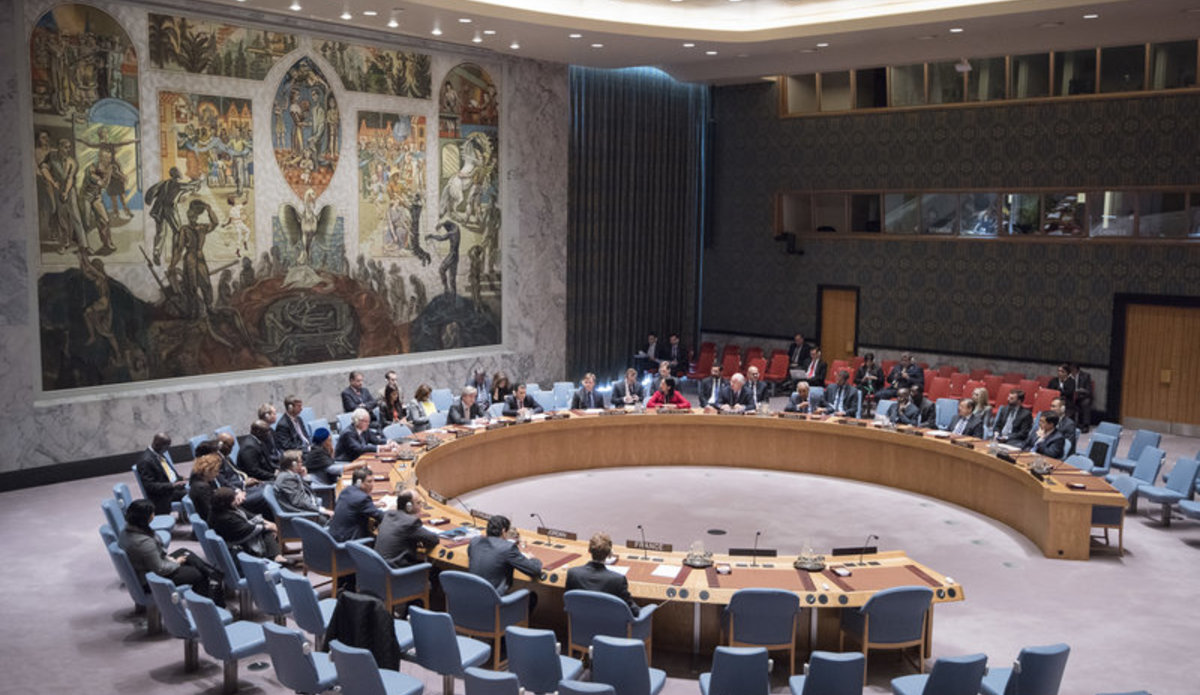 Wide view of a Security Council meeting.