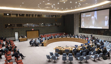 A wide view of the Security Council Chamber as Staffan de Mistura (on screen), Special Envoy of the Secretary-General for Syria, briefs the Council on the situation in the Middle East (Syria). UN Photo/Rick Bajornas
